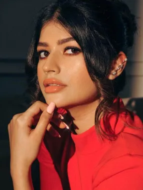 Anjini Dhawan In Clip On Drop Earrings