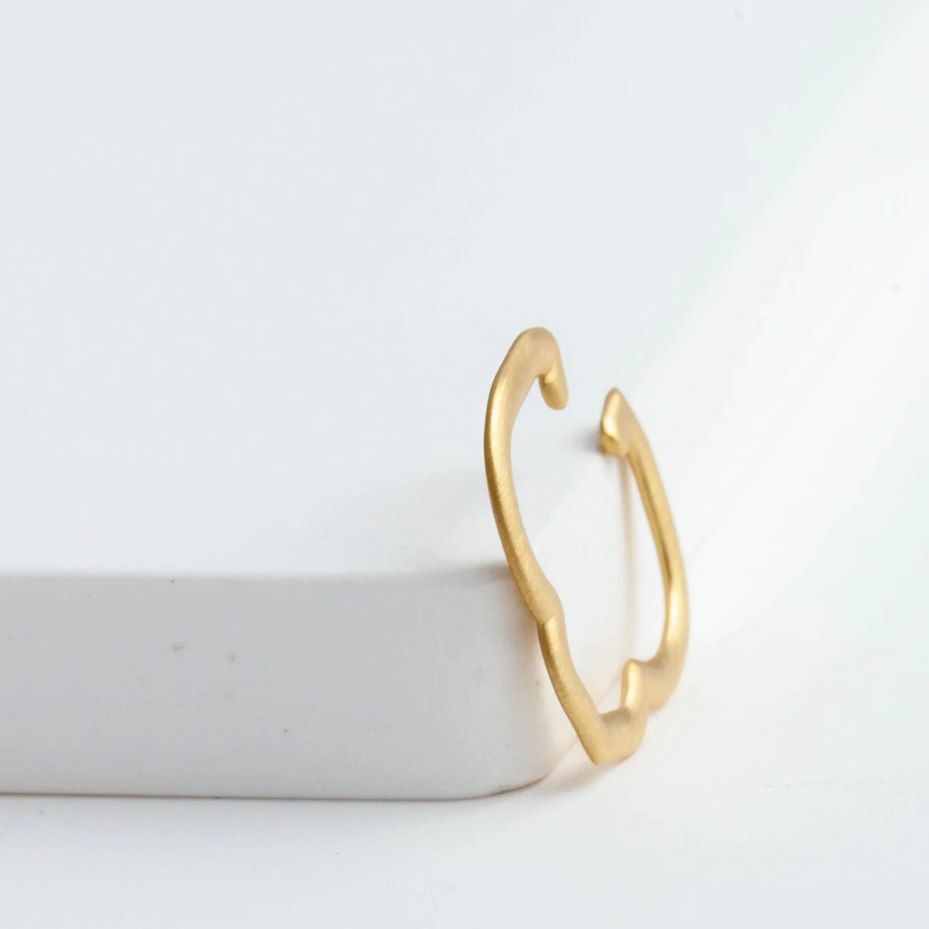 Crest lily ear cuff