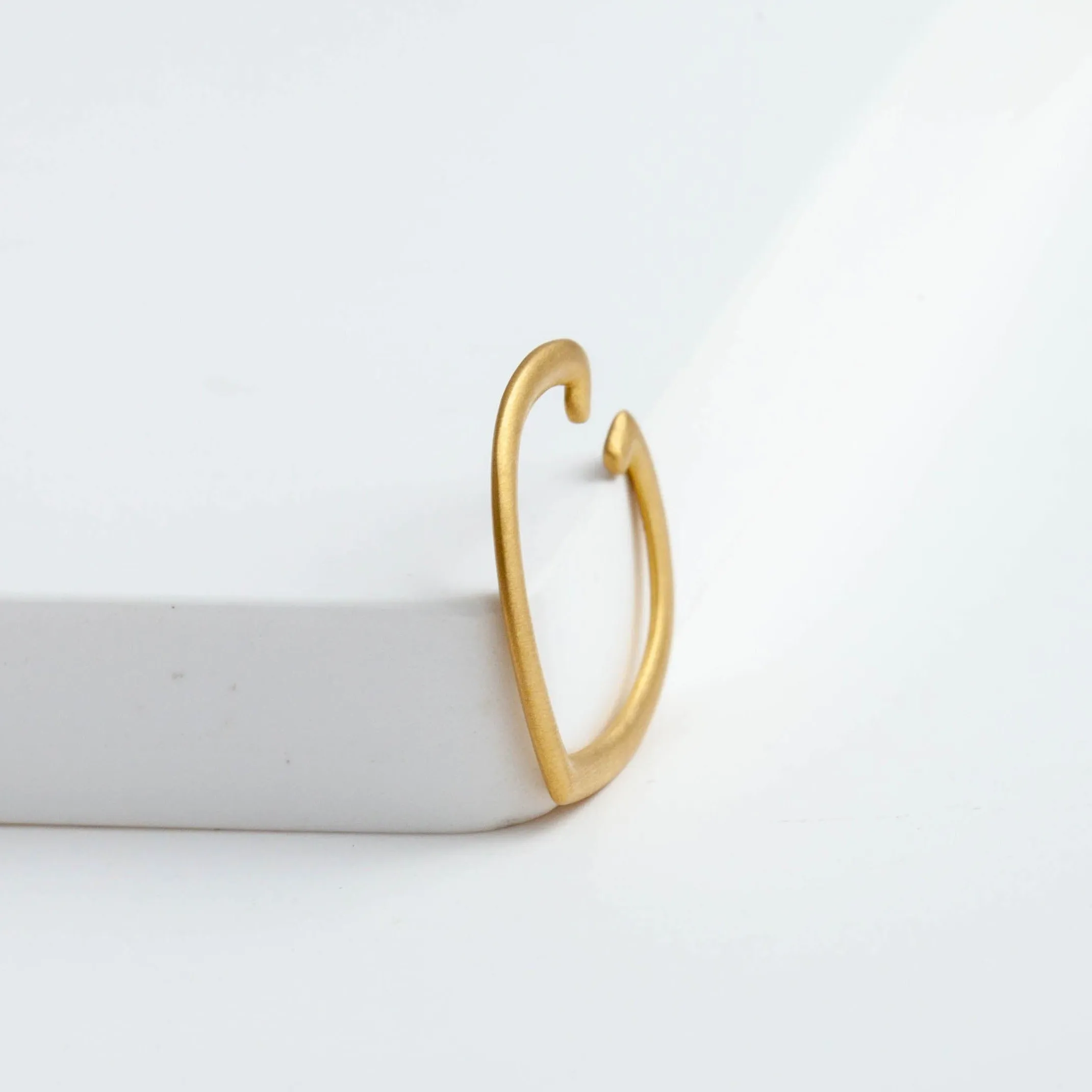 Crest spear ear cuff with diamonds