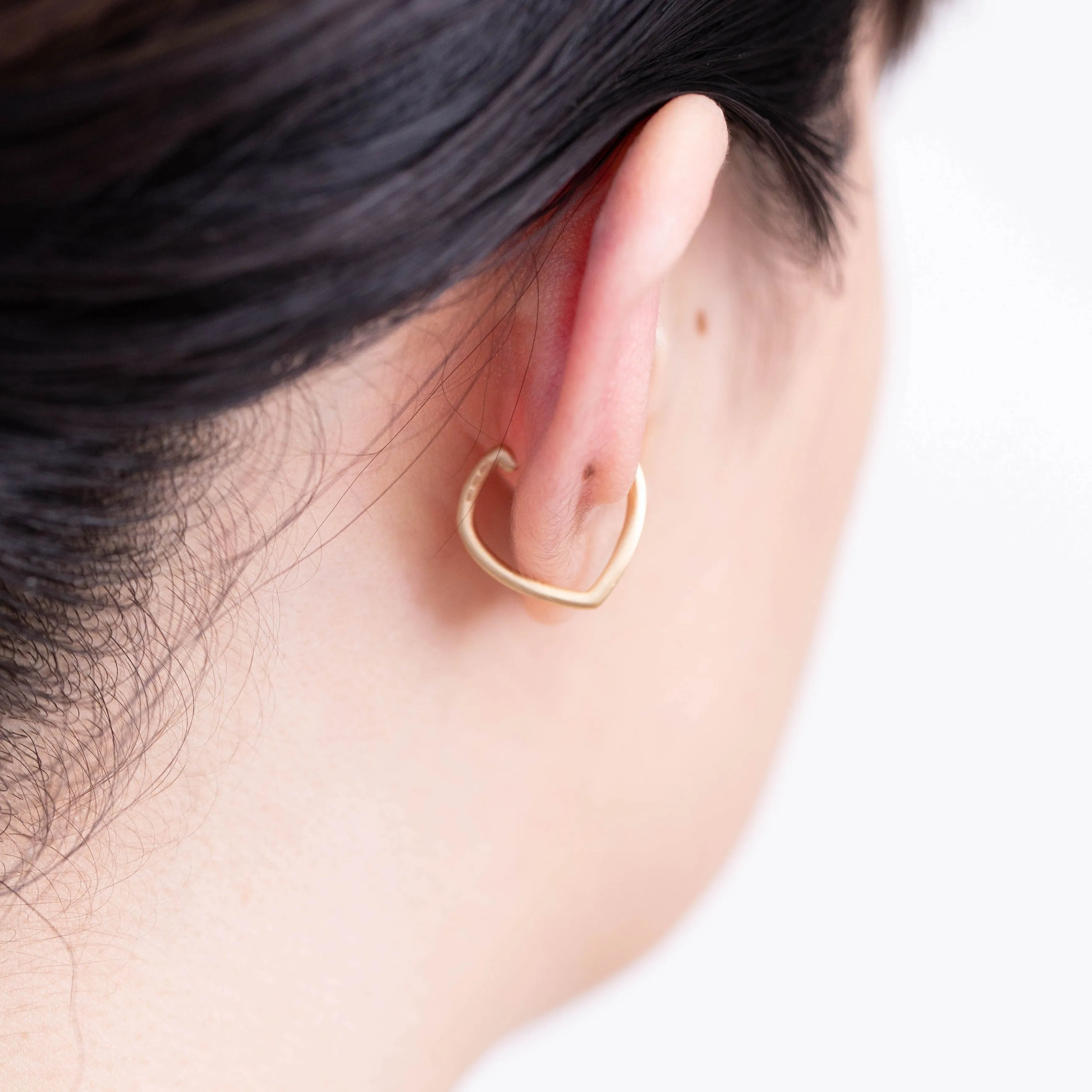 Crest spear ear cuff with diamonds