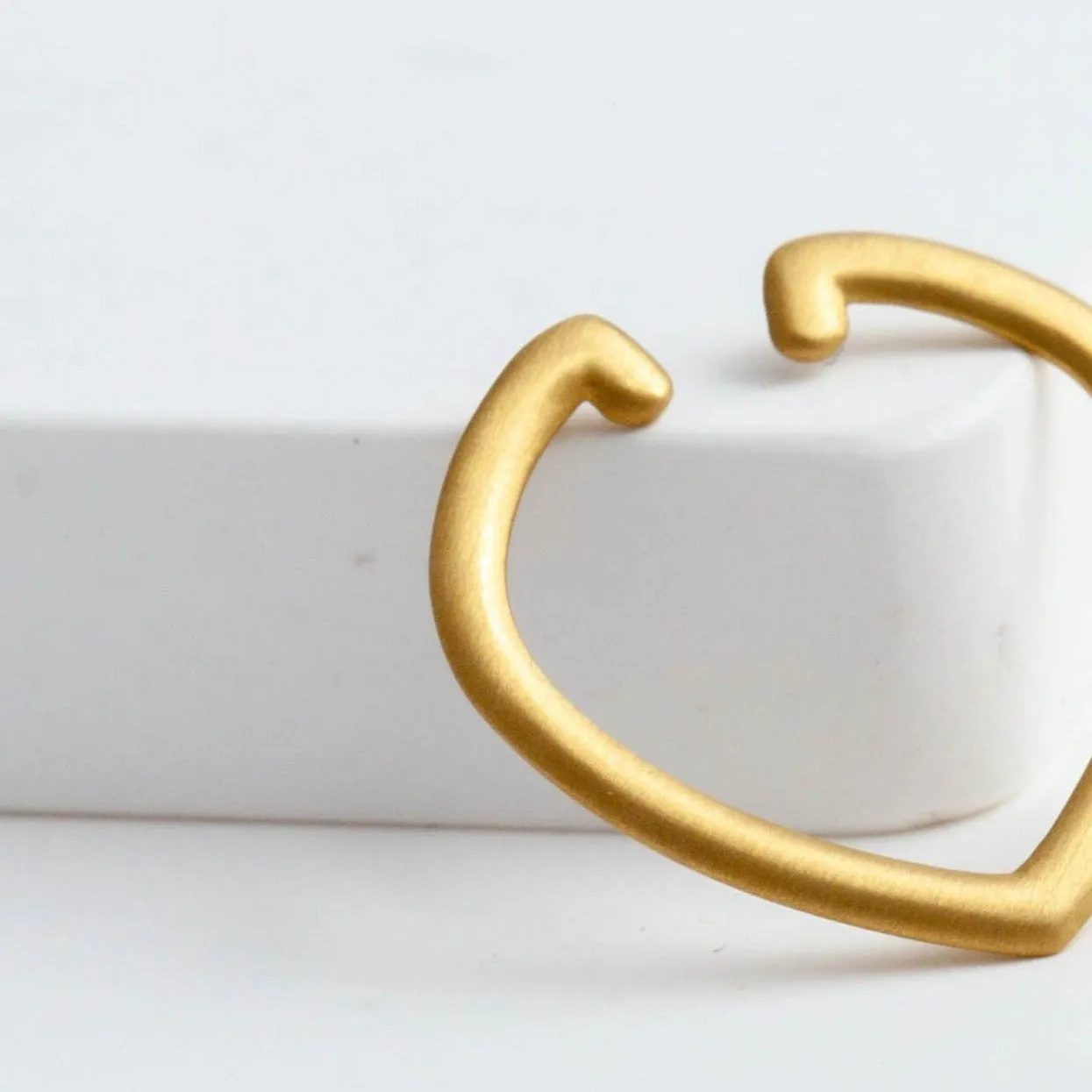 Crest spear ear cuff