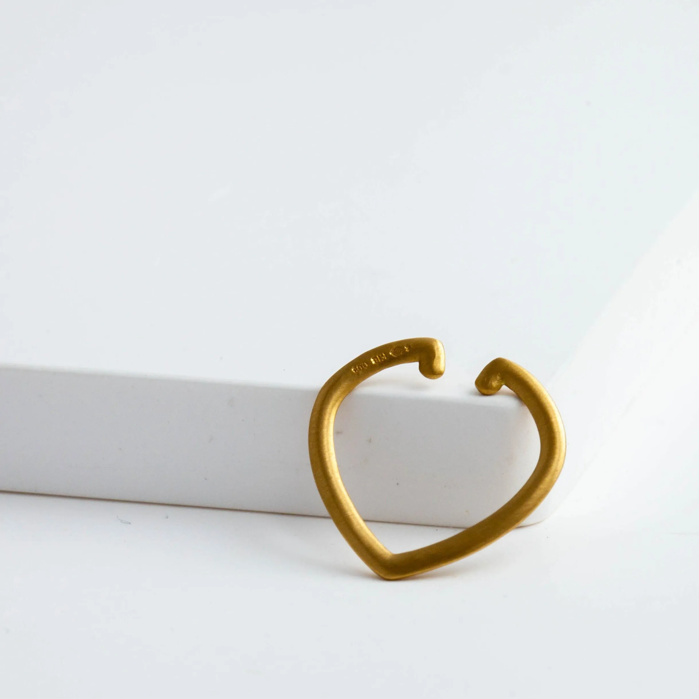 Crest spear ear cuff