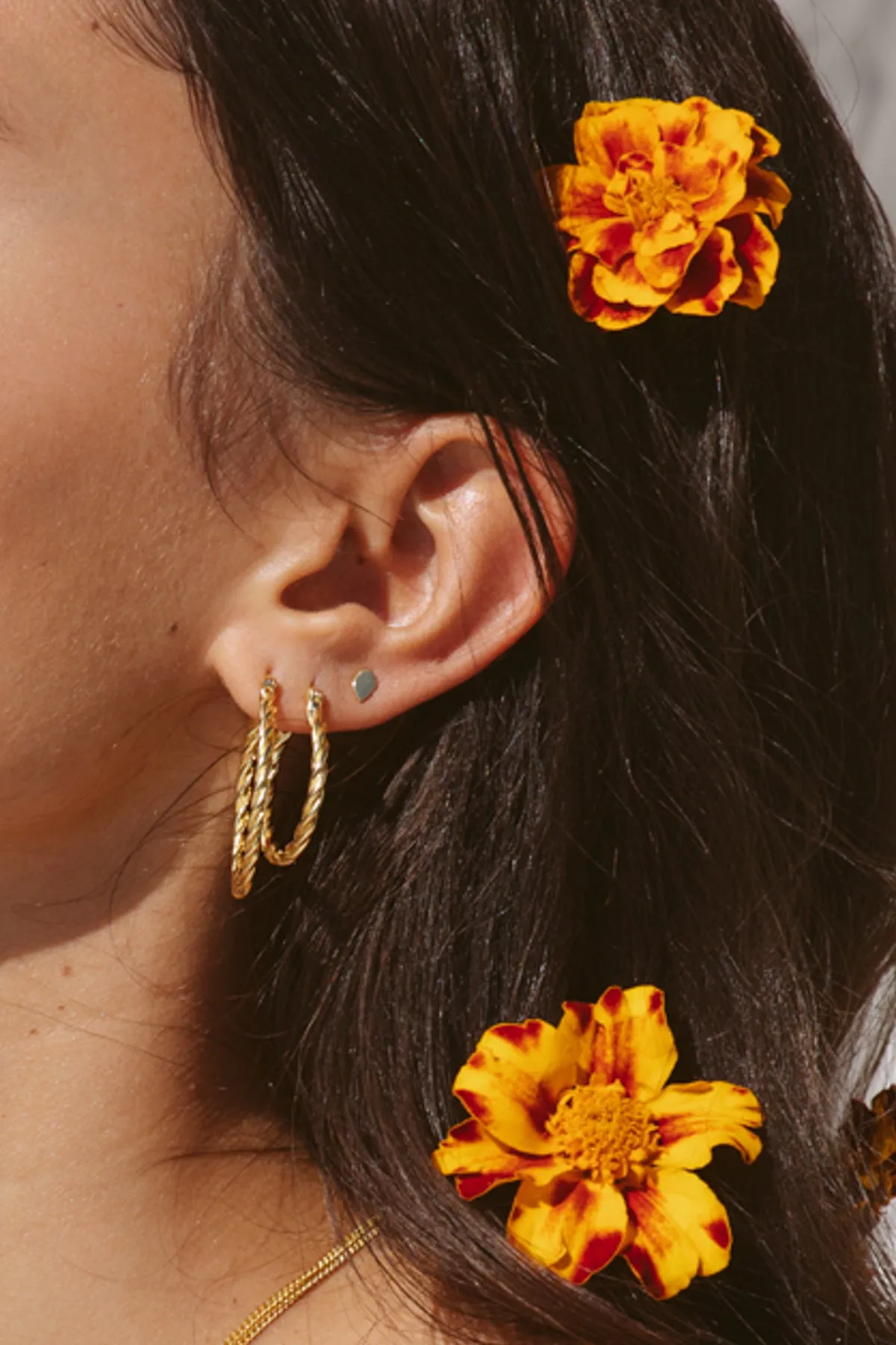 Medium twisted hoop earring gold plated 30mm