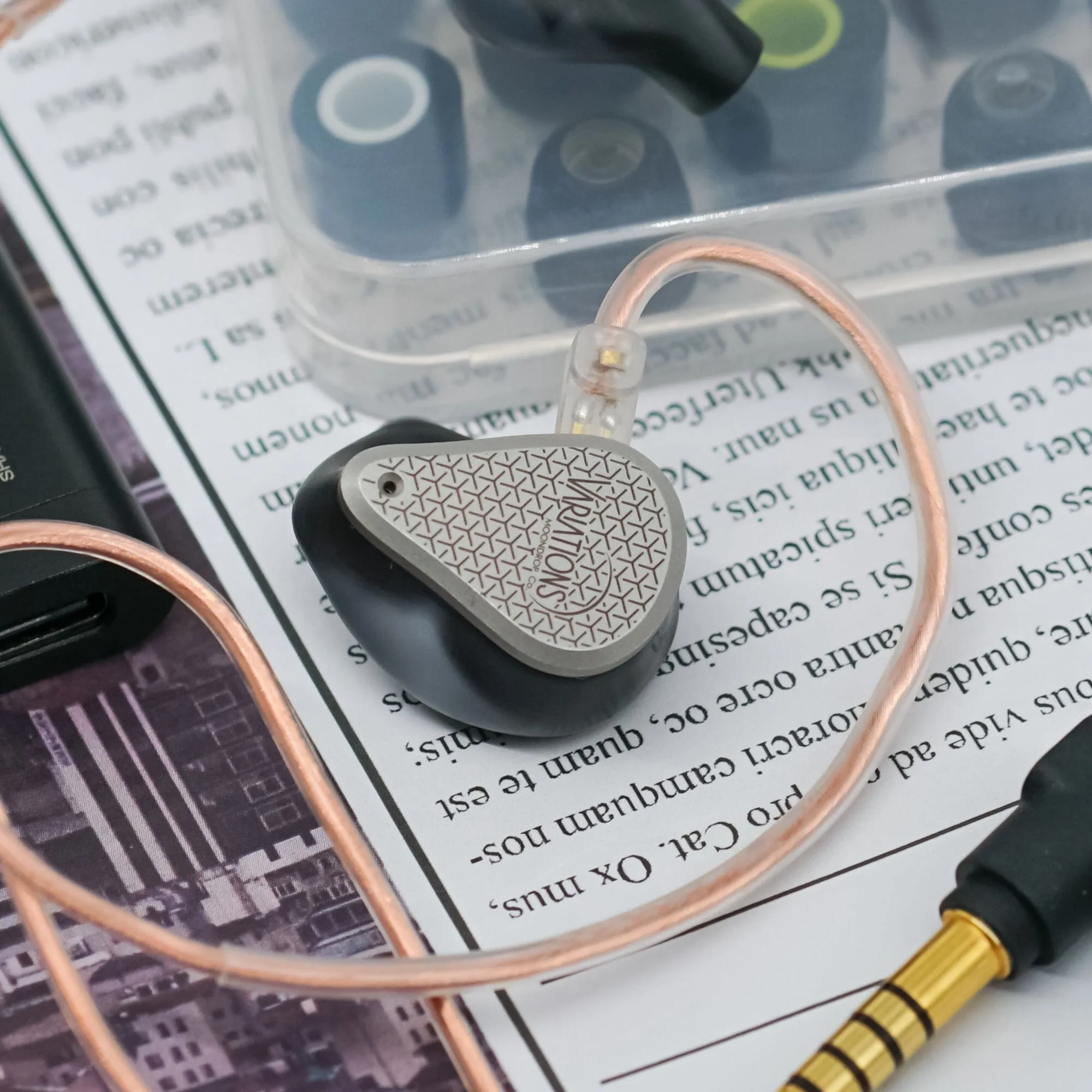 Moondrop Variations 2EST   2BA   1DD Tribrid IEMs