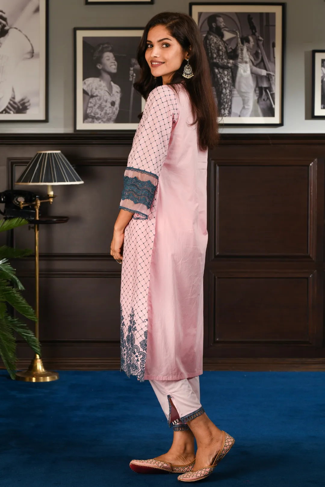 Mulmul Cotton Cayo Pink Kurta With Pink Slit pyajamas