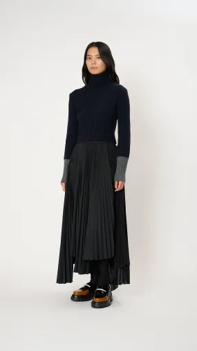 Pleated Long Skirt in Black