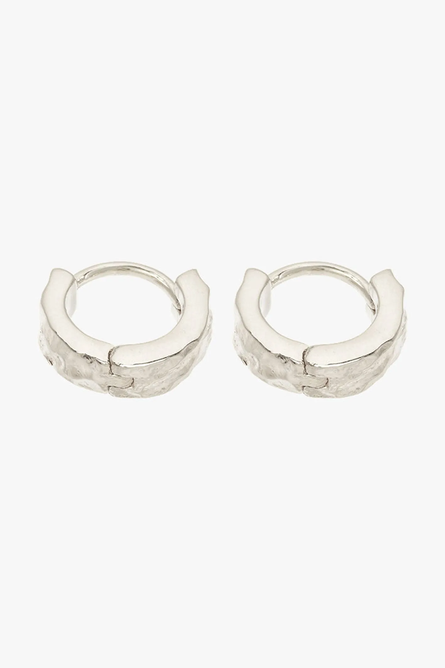 Water ripple huggie silver